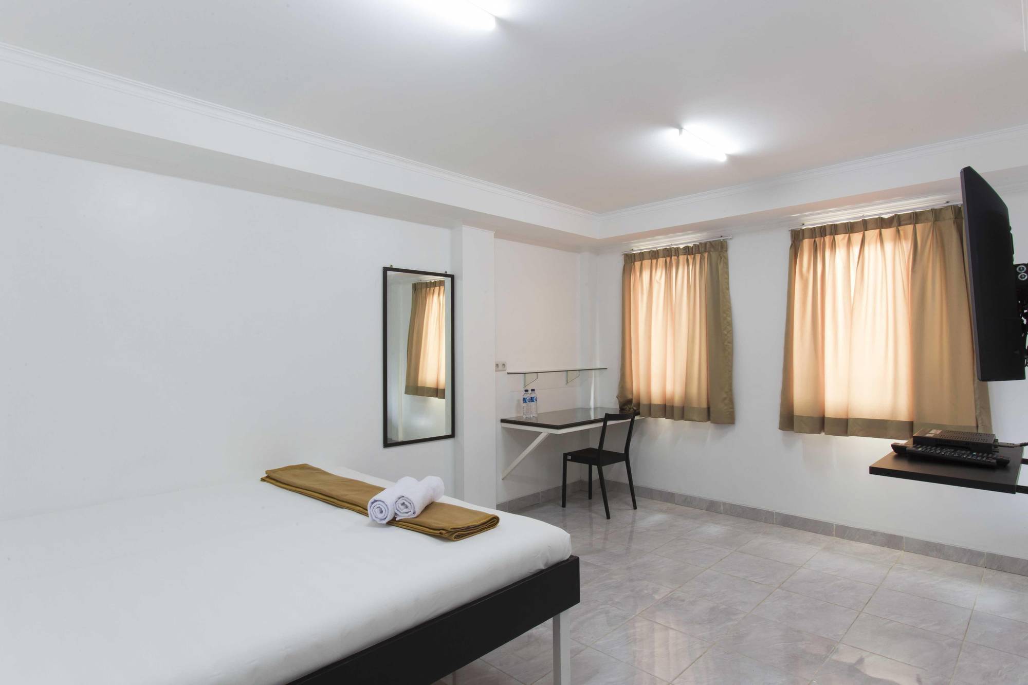 Reddoorz @ Fatmawati Raya Otel Cilandak  Dış mekan fotoğraf