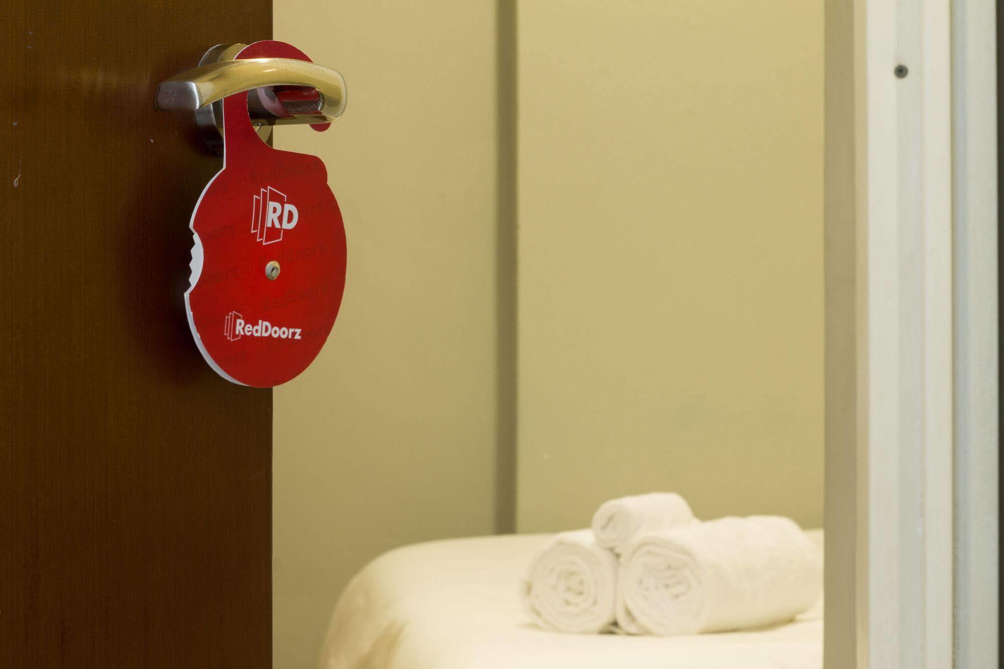 Reddoorz @ Fatmawati Raya Otel Cilandak  Dış mekan fotoğraf